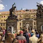 Entrée principale du Château de Prague. מלחמת הטיטנים בכניסה למצודה 